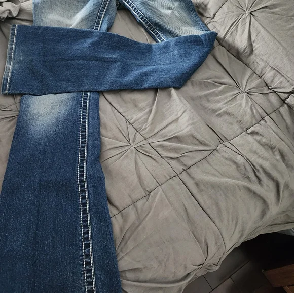 Jeans - Picture 2 of 16